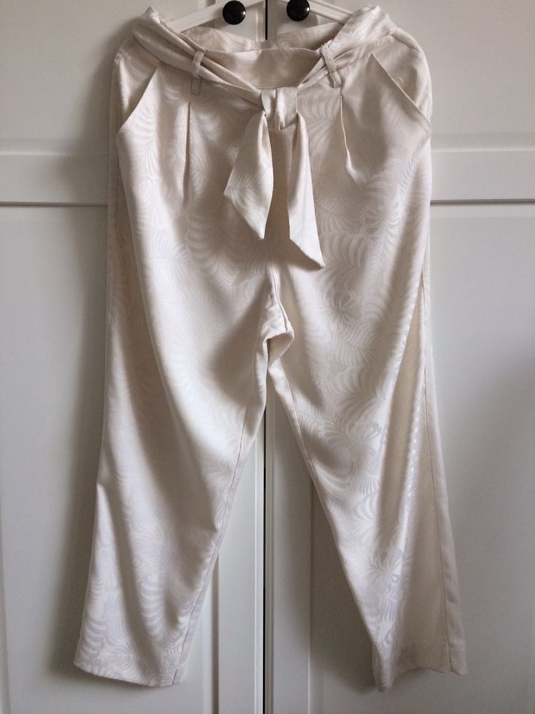 Letnie damskie spodnie h&m kremowe w kwiaty z wysokim stanem 38