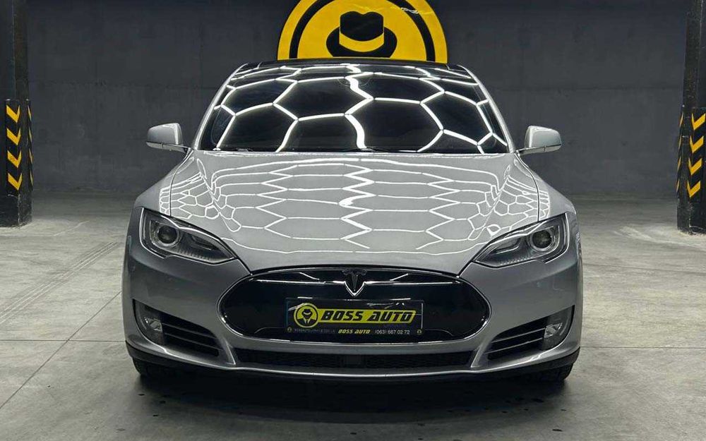 Tesla Model S 2015