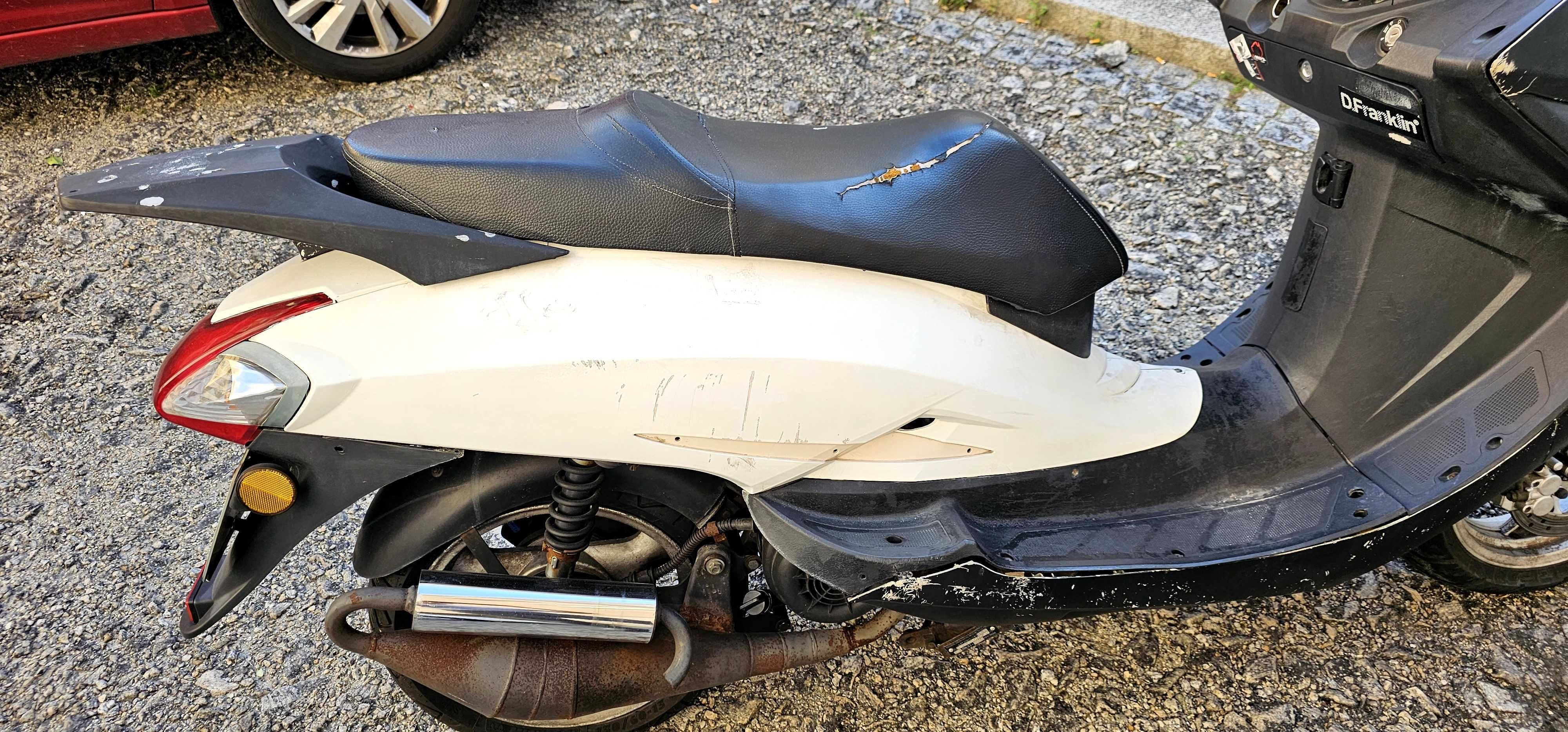 Moto zen 125 cc  usada para vender logo