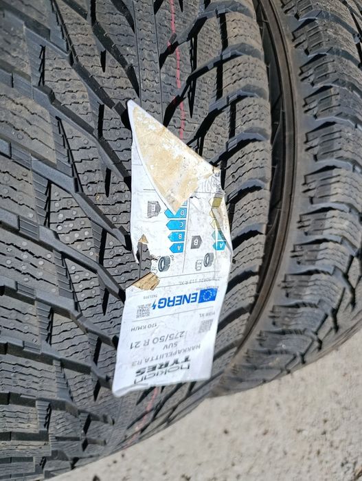 Продам комплект шин 275/50-21 Nokian