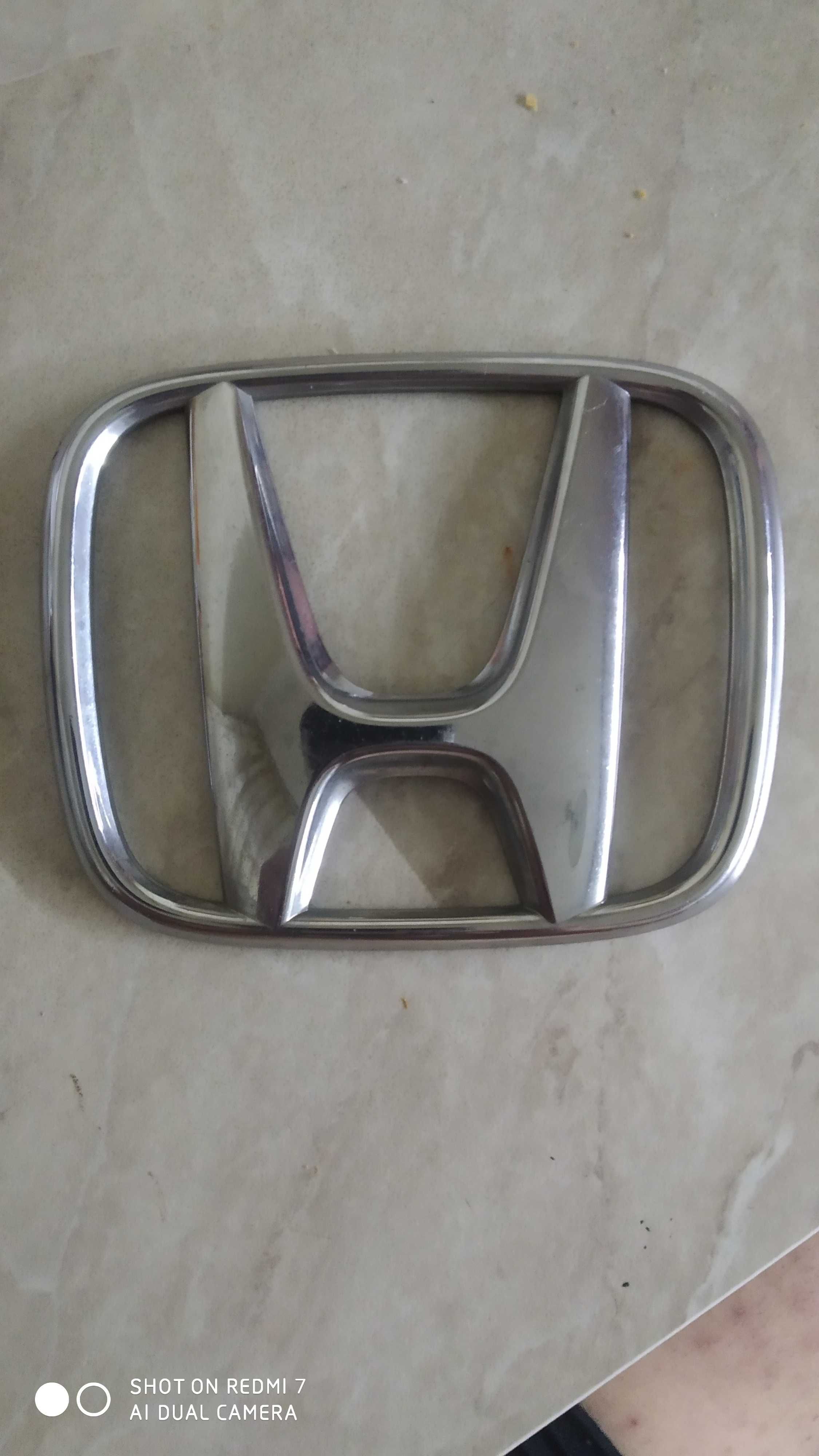 Емблема решітки радіатора Honda CR-V 07-09 рр. Accord з 08р.