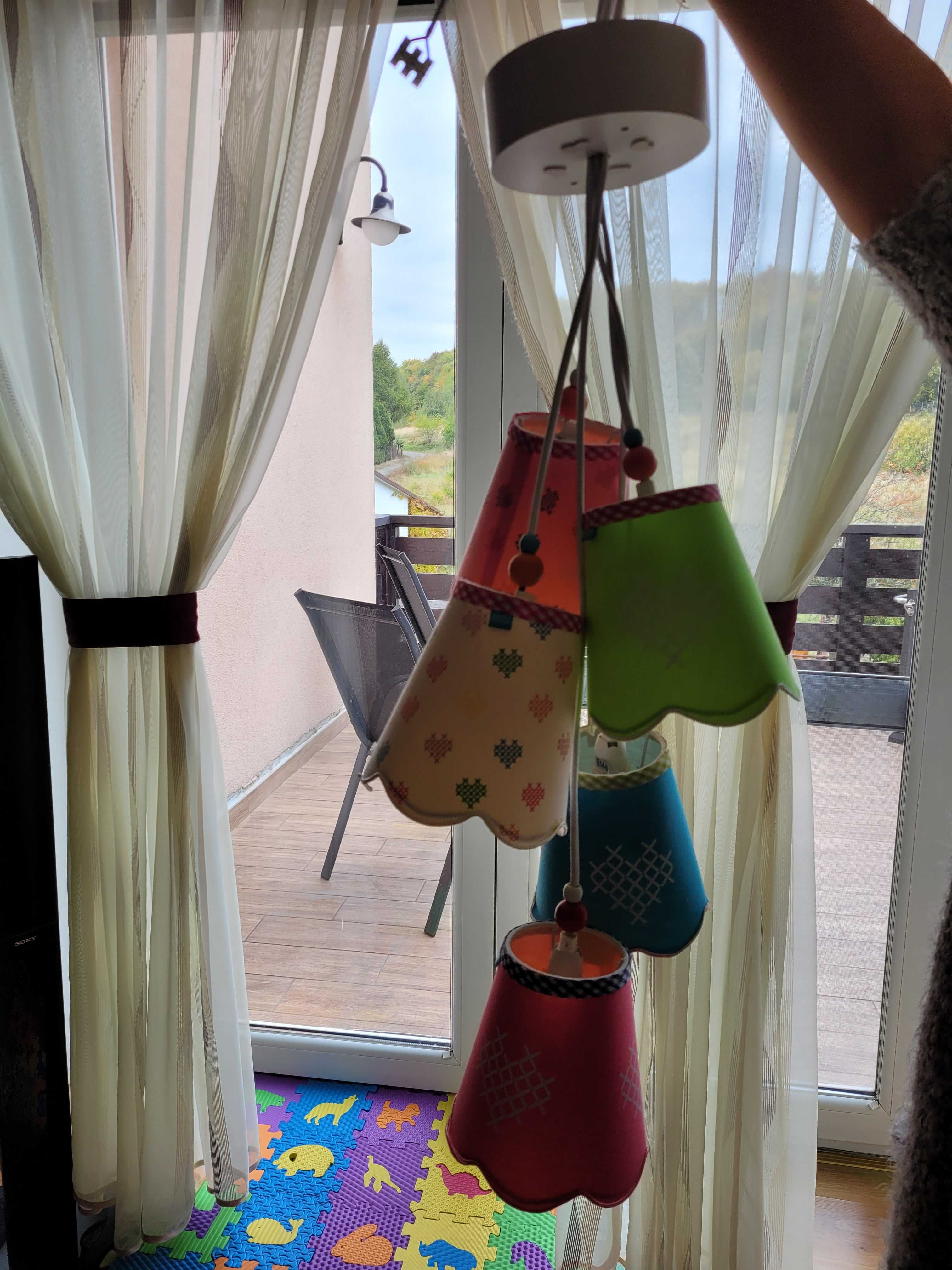 lampa wisząca z kinkietem z czterema kloszami