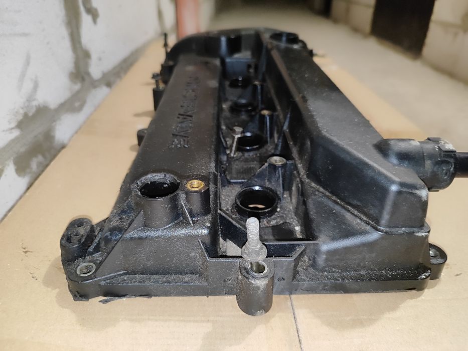 Клапанна кришка мотор 1.8. Мазда 5. Форд