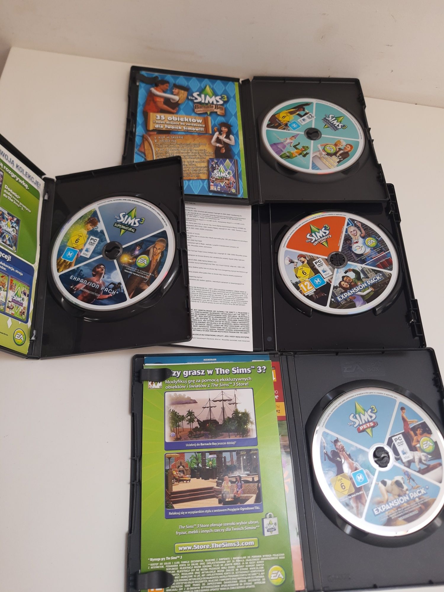 * The Sims 3 Pokolenia, Zwierzaki, studenckie życie, nie z tego świata