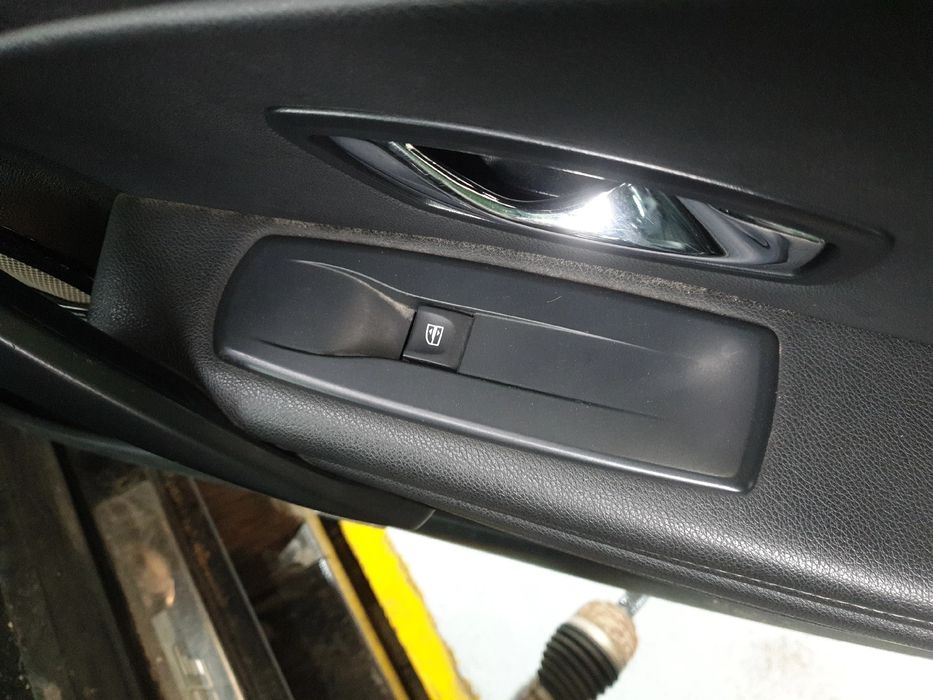 Comando / botão / interruptor vidros frente direito RENAULT Megane III