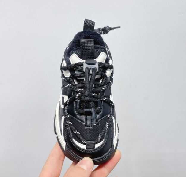 Дитячі утеплені кросівки з натуральної шкіри розміри 31, 32