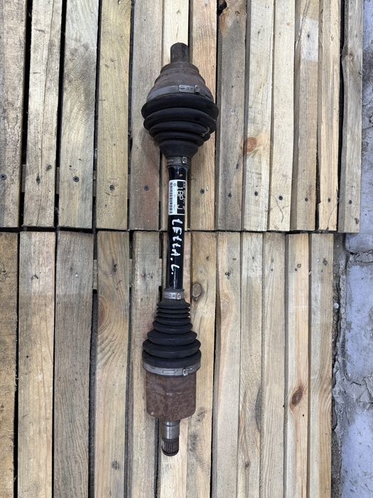 Привод полуось передняя левая VW Jetta 11-18 АКПП 1K0407271BP Джетта 6