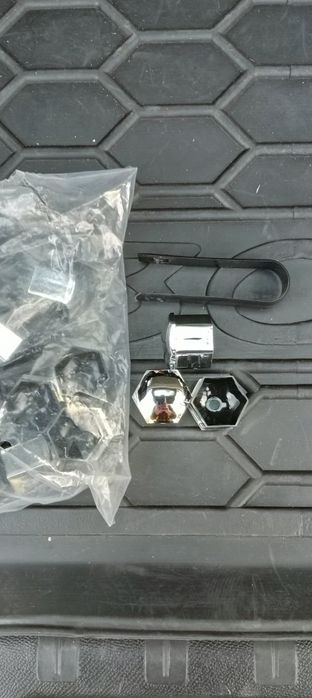 Ковпачки на колісні болти