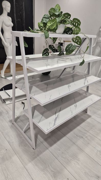 Expositor com 7 prateleiras