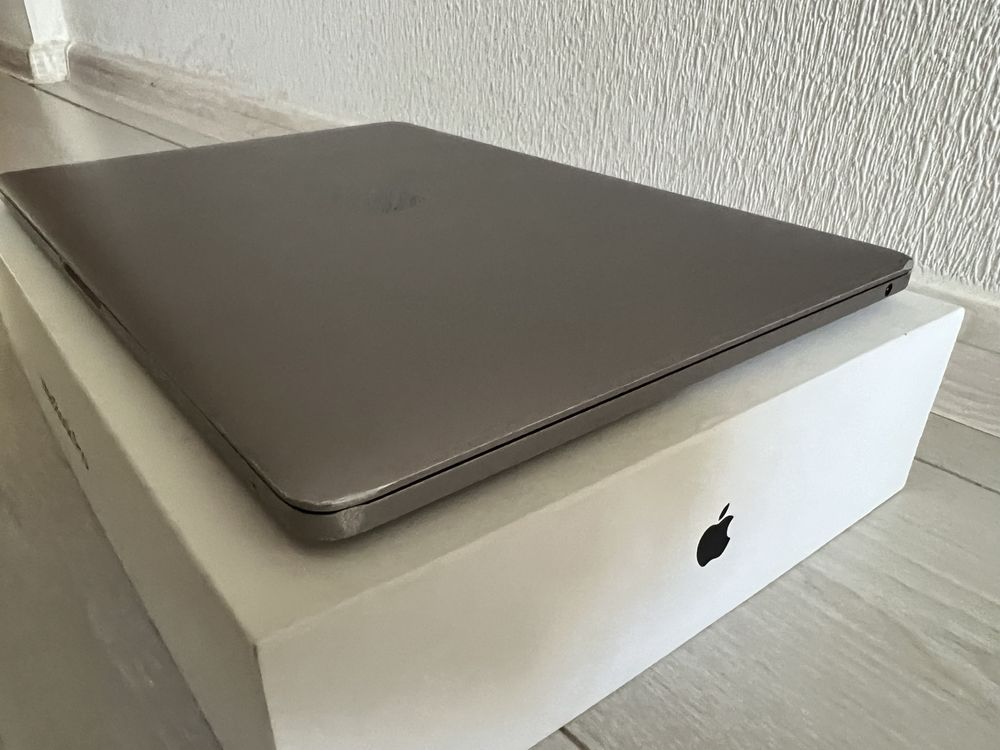 Macbook Pro 13, 2020р, Touch Bar, 8/256