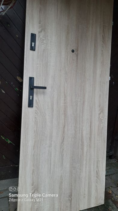 Drzwi  wejściowe  80