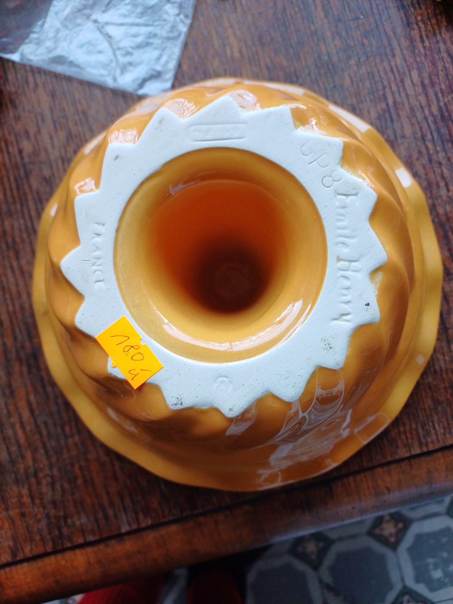 Ceramika użytkowa formą na babkę.