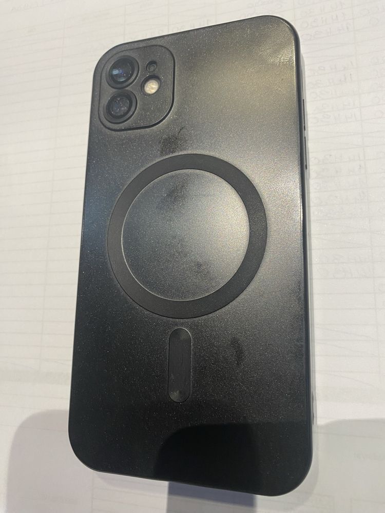 Vendo iphones 11 com 128 g / Carregador Contactless.