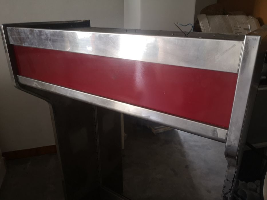 Estante em inox de bar ou restaurante