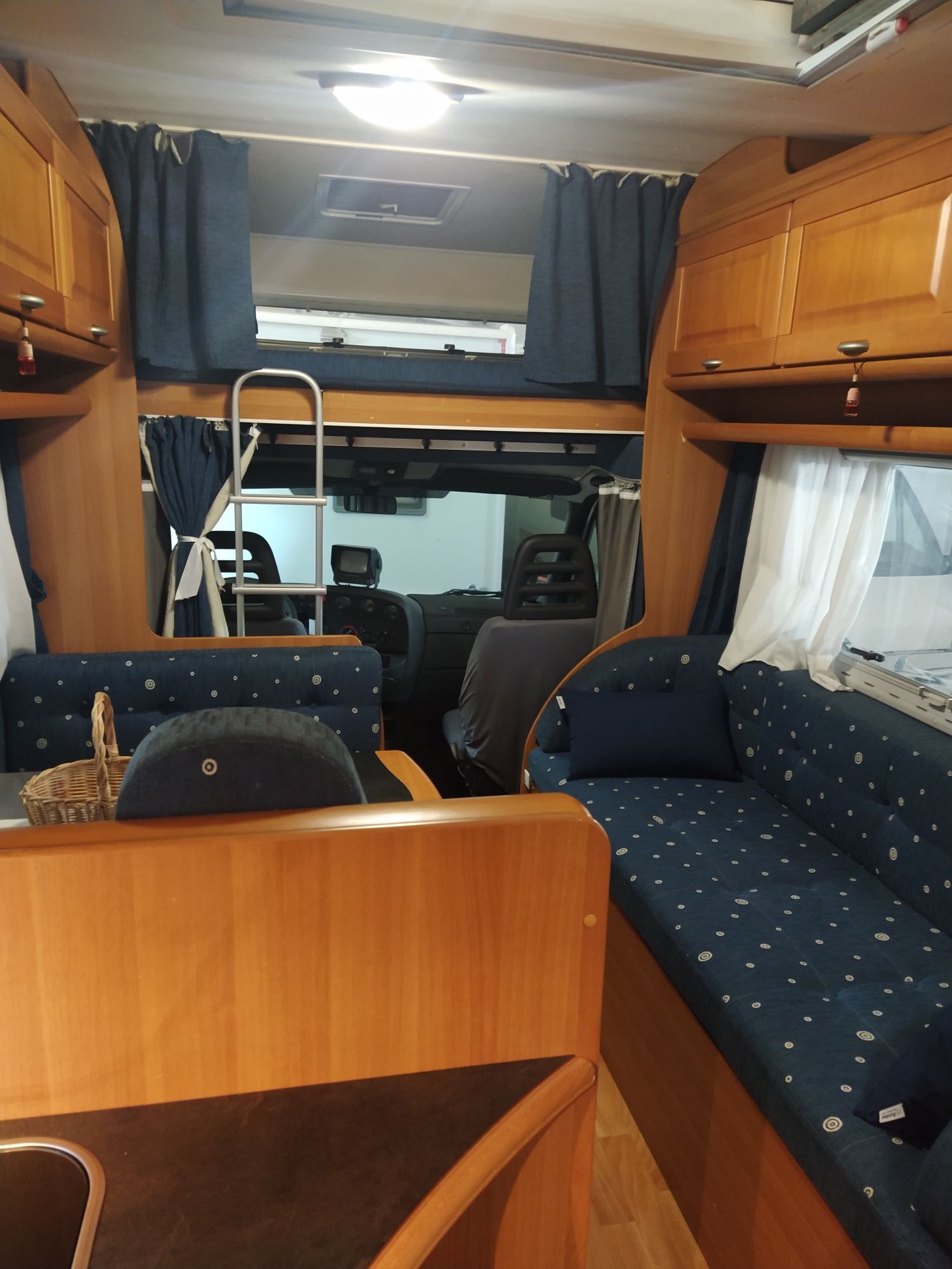 Autocaravana 60 € Aluguer Luna & Blue