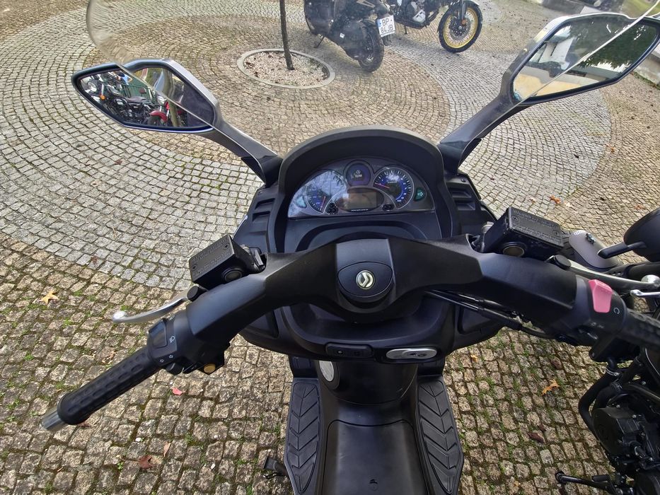 Moto Sym Gts 300cc impecável