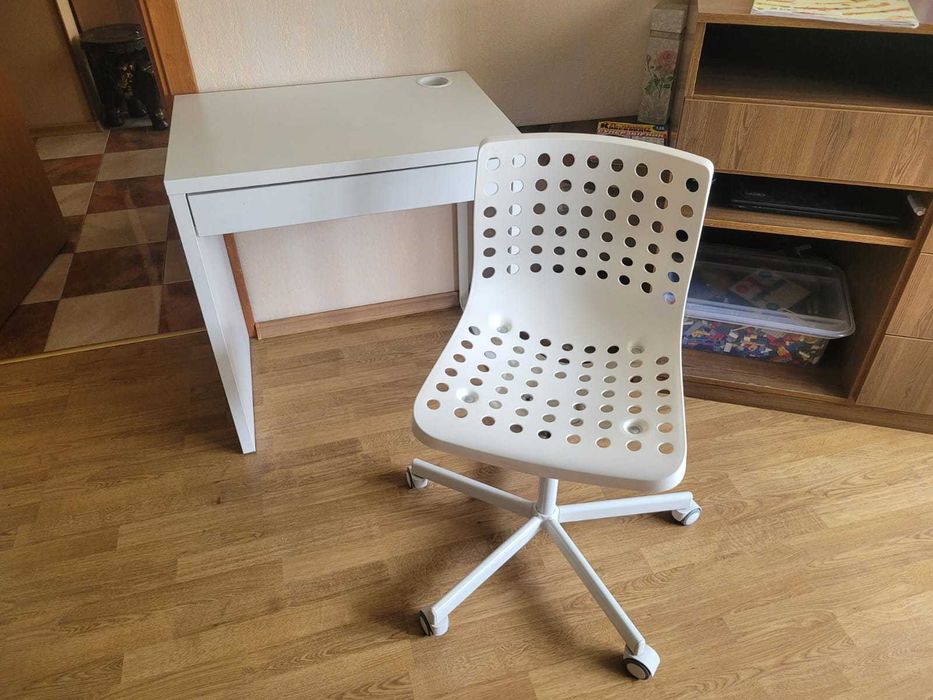 Робочий стілець IKEA SKALBERG/SPORREN білий