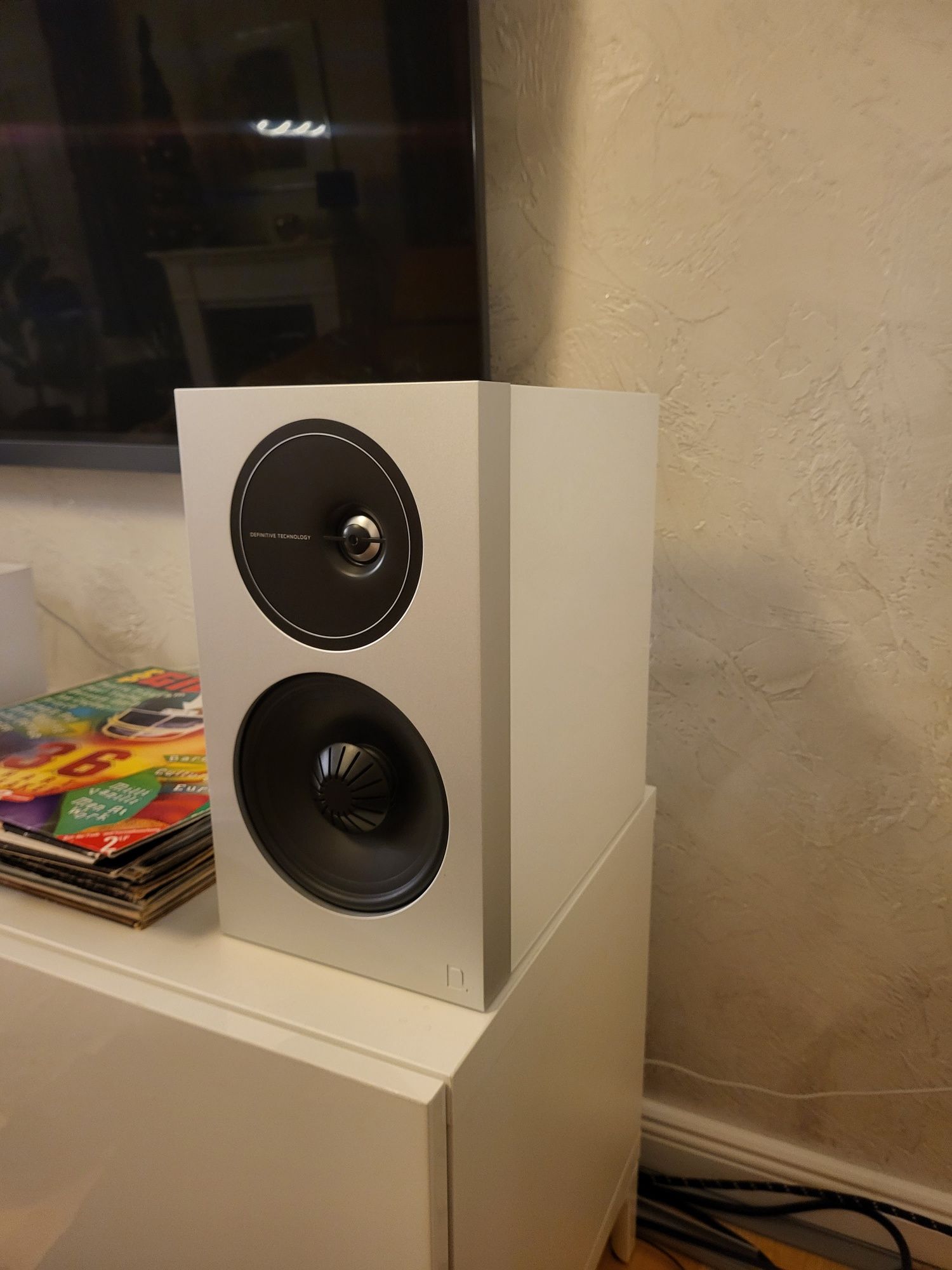 Nowe kolumny Definitive Technology D11 lepsze niż Kef I B&w