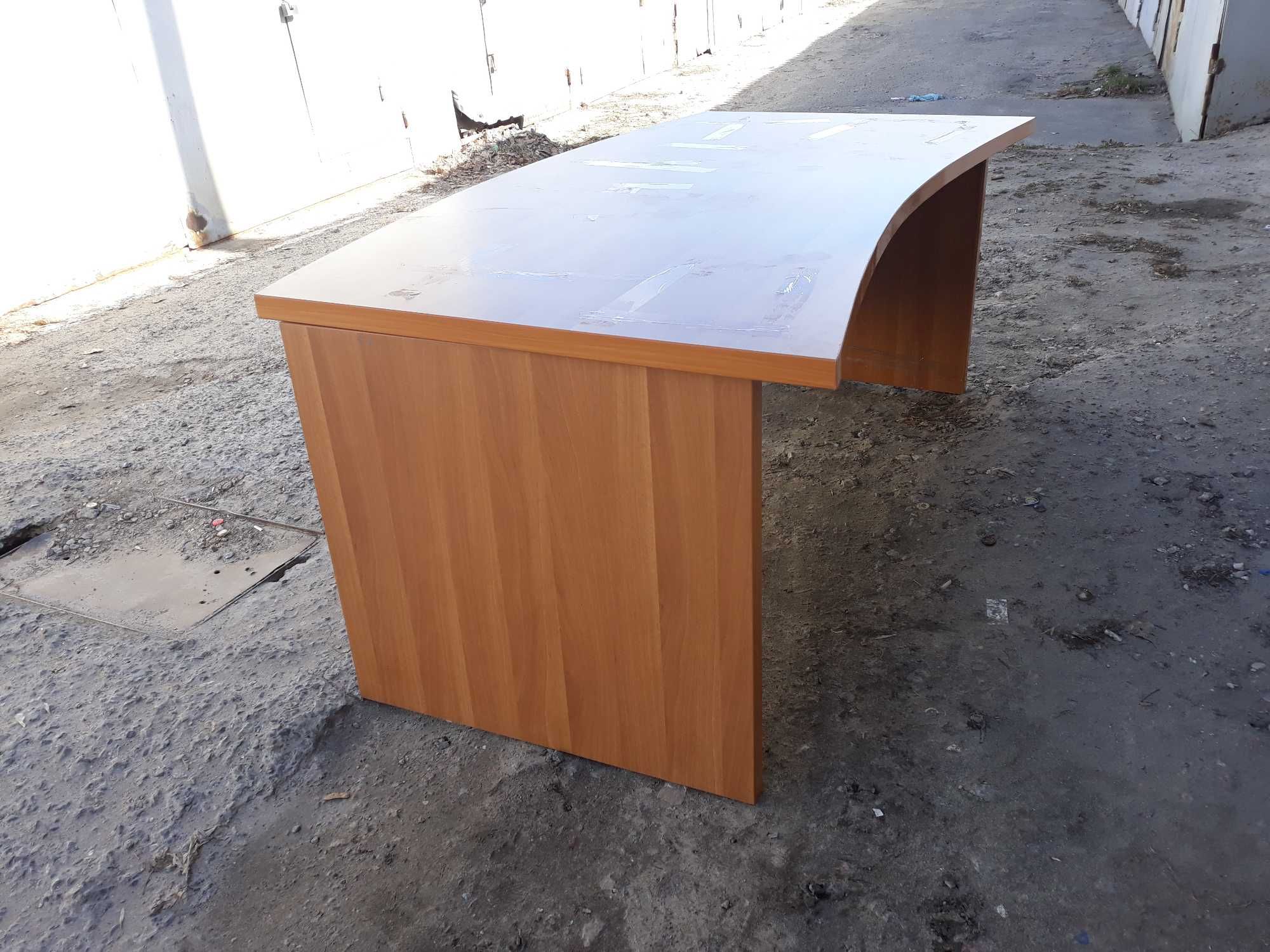 Прочный деревянный стол ( 180 см ) . Офисный для встреч. Директорский
