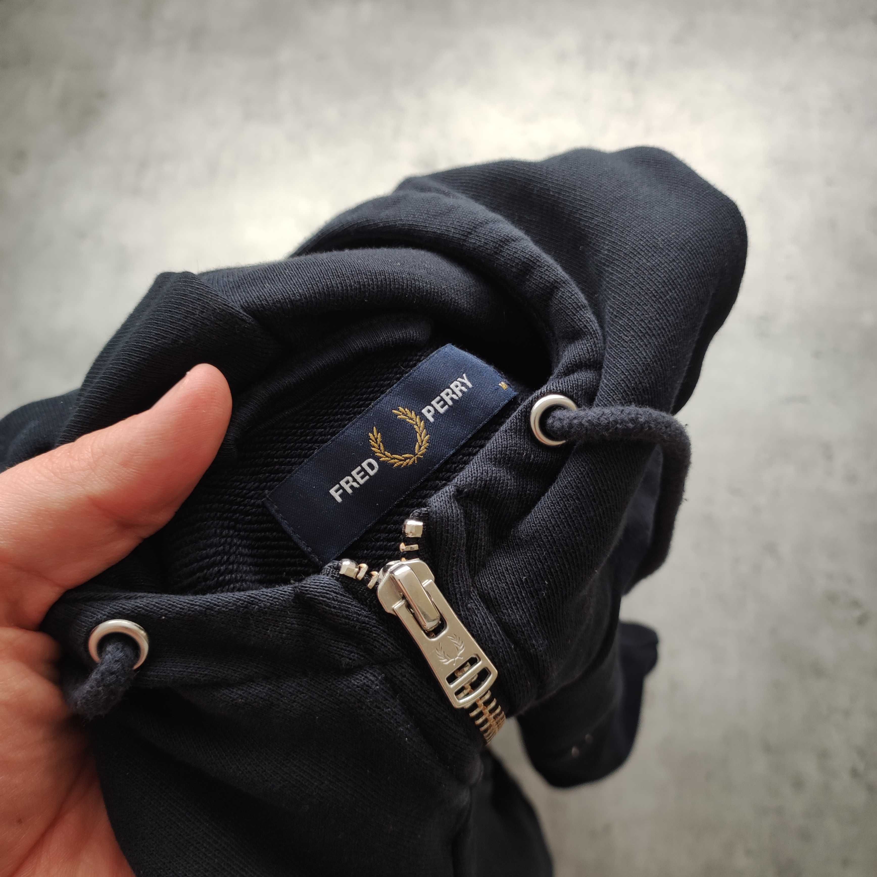 MĘSKA Bluza z Kapturem Rozpinana Granatowa Fred Perry Haft Logo Suwak