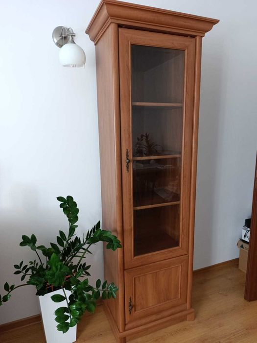 Zestaw mebli - komoda, szafka rtv, dwa słupki, szafa