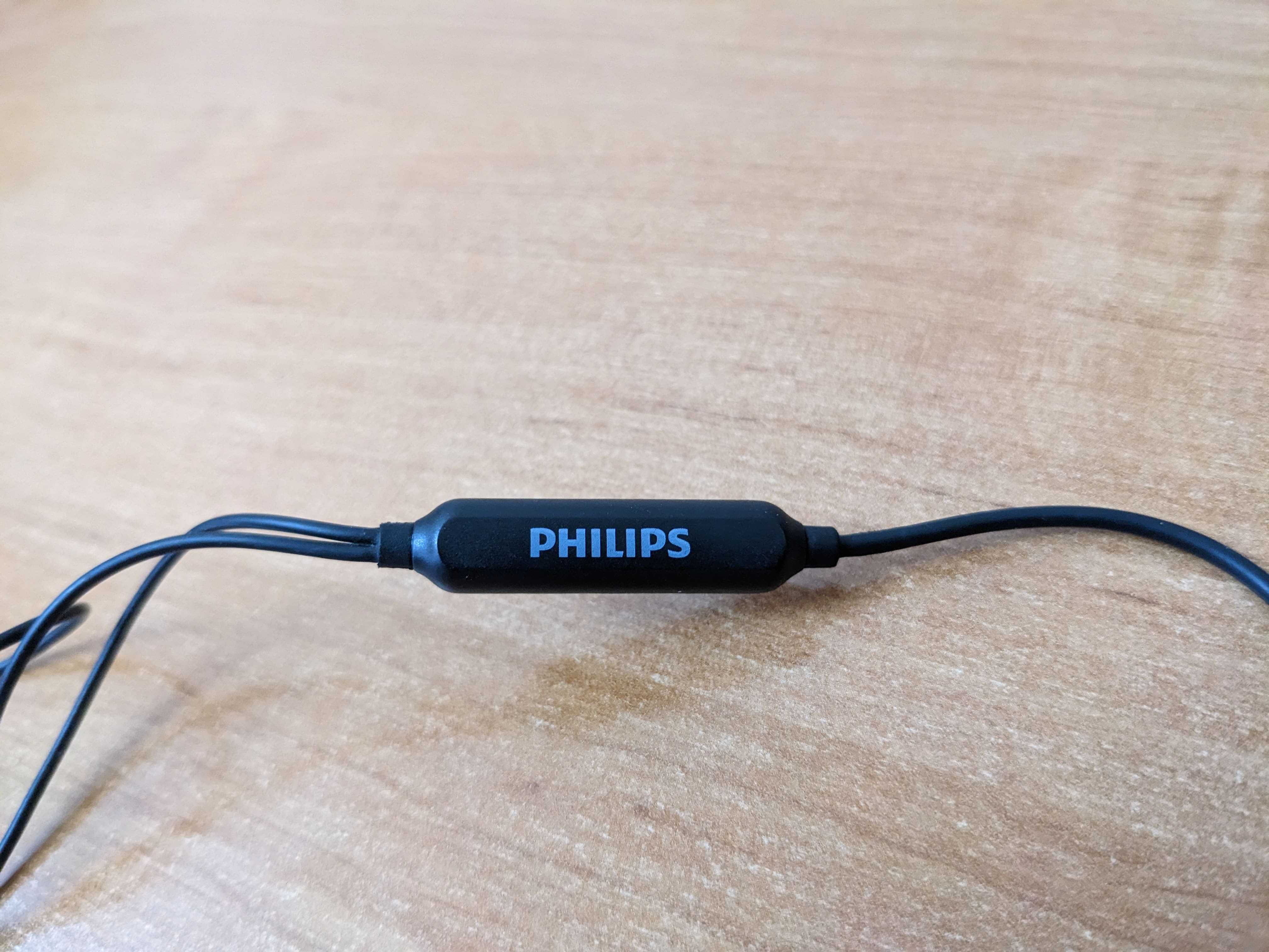 Фирменные проводные наушники с микрофоном Philips