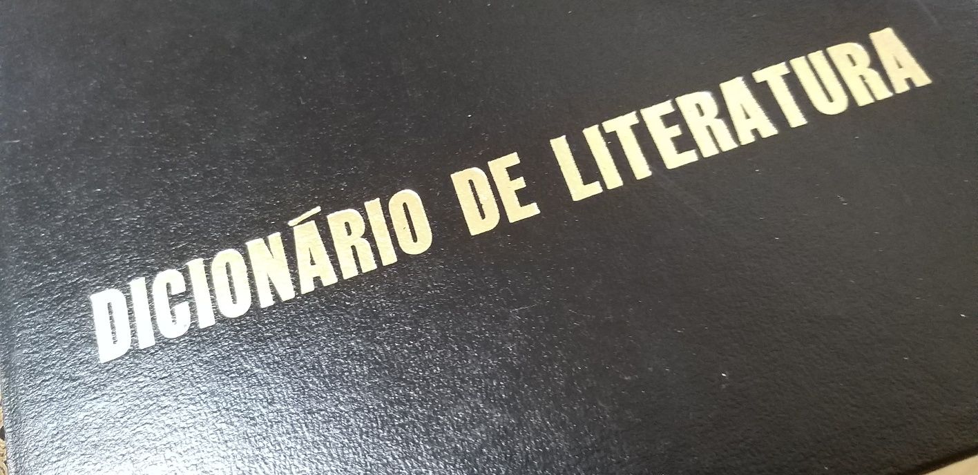 Dicionário de Literatura, 5 volumes.