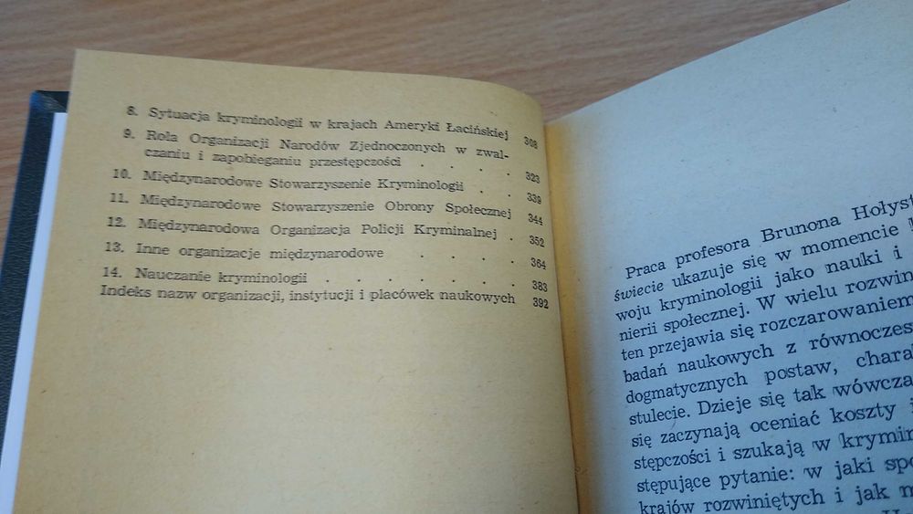 Kryminologia na świecie / Brunon Hołyst  Biblioteka Problemów t. 255