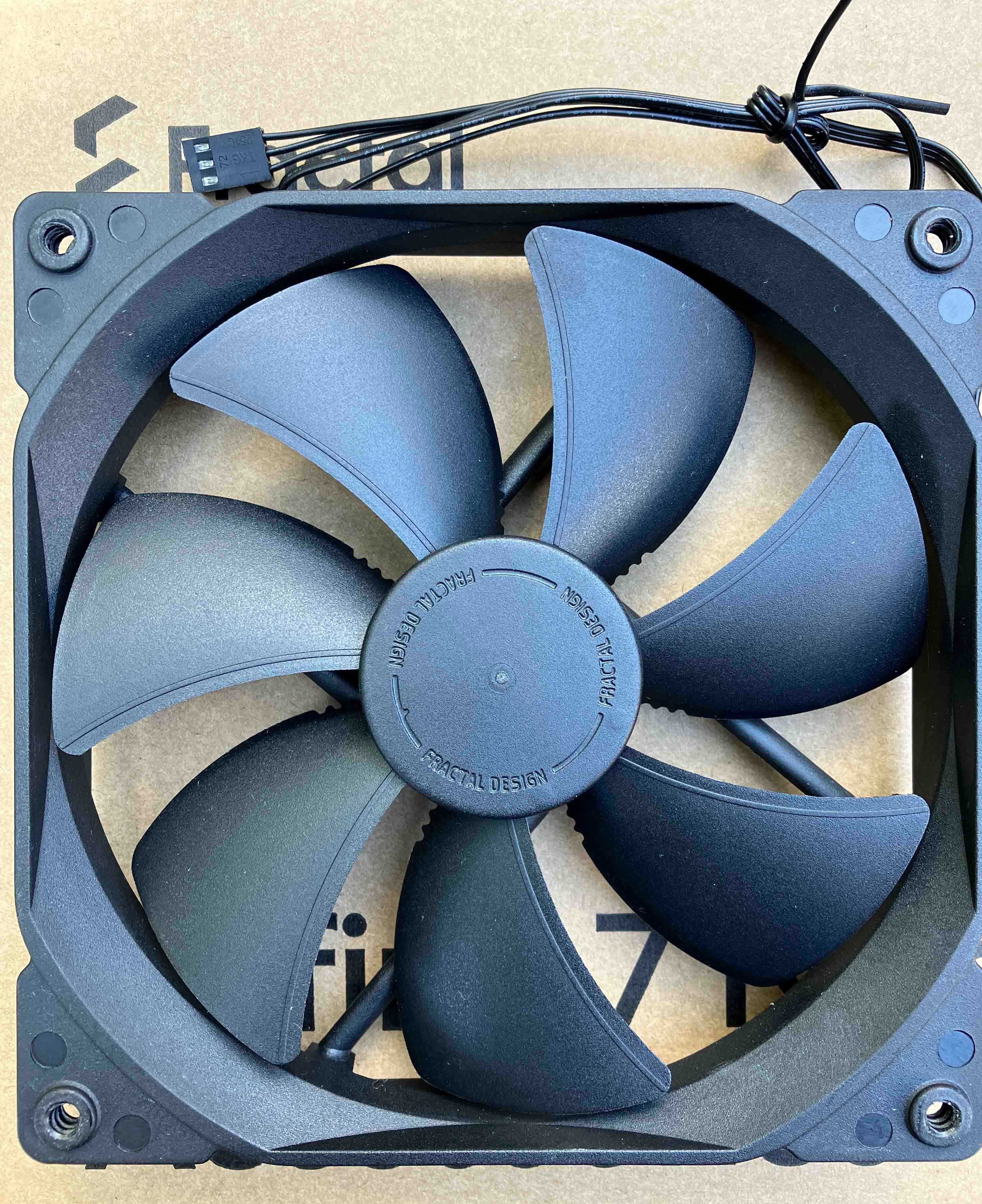 Корпусный вентилятор Fractal Dynamic X2 GP-14 (140мм), 3-pin, (новый)