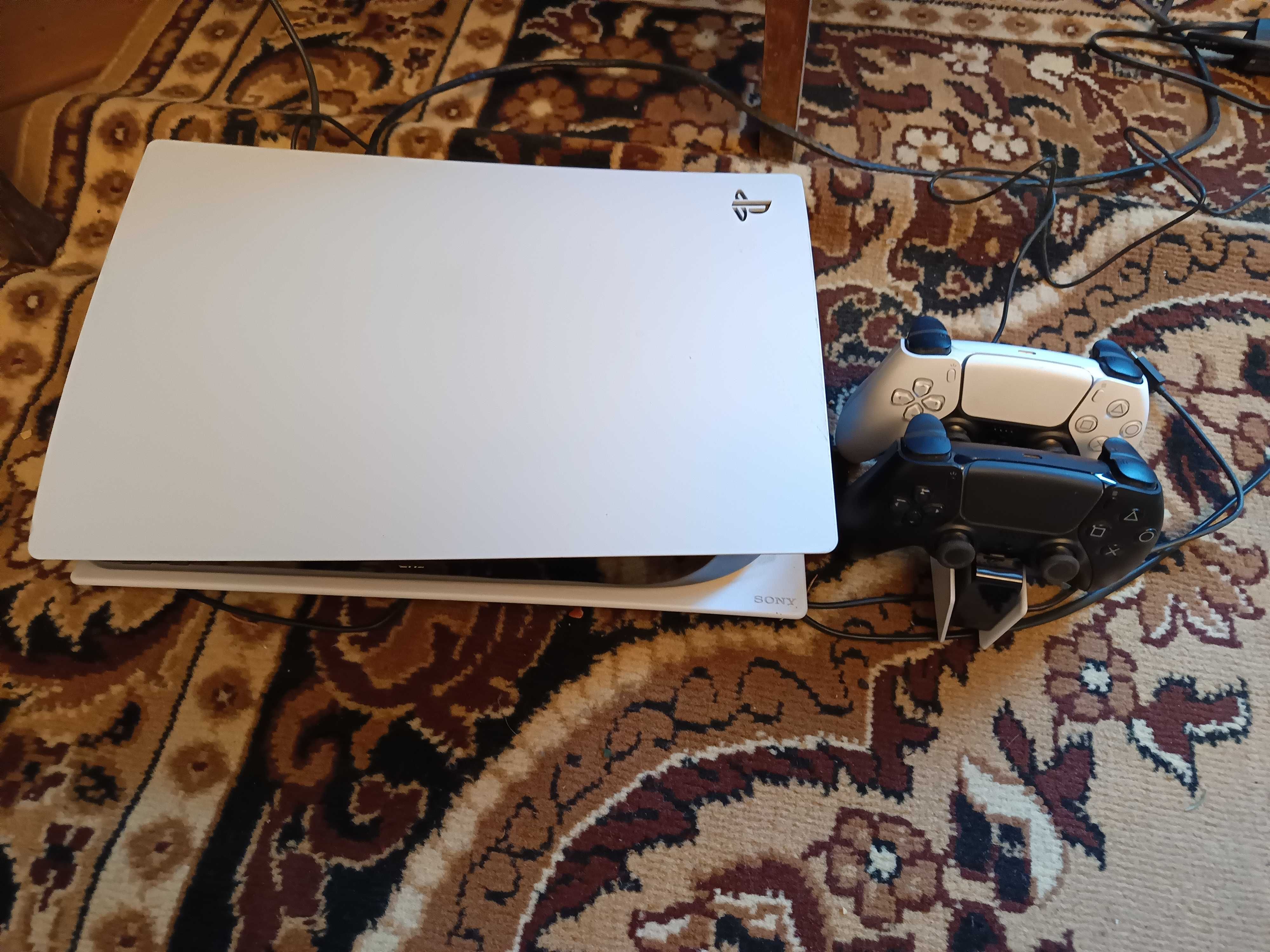 PlayStation 5 1216A z napędem + dysk 4TB Adata Legend + 2 pady