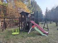 Domek drewniany huśtawka zjeżdżalnia i inne