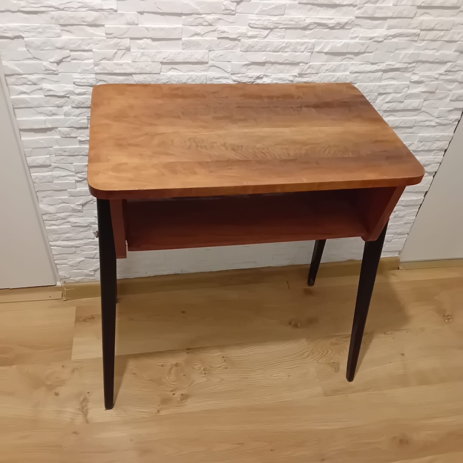 Stolik PRL pod radio, telewizor