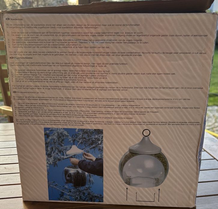 Karmnik dla ptaków - nowoczesny