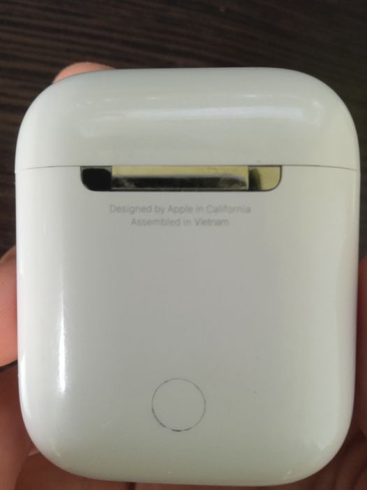 Продаю оригінальний кейс для навушників apple