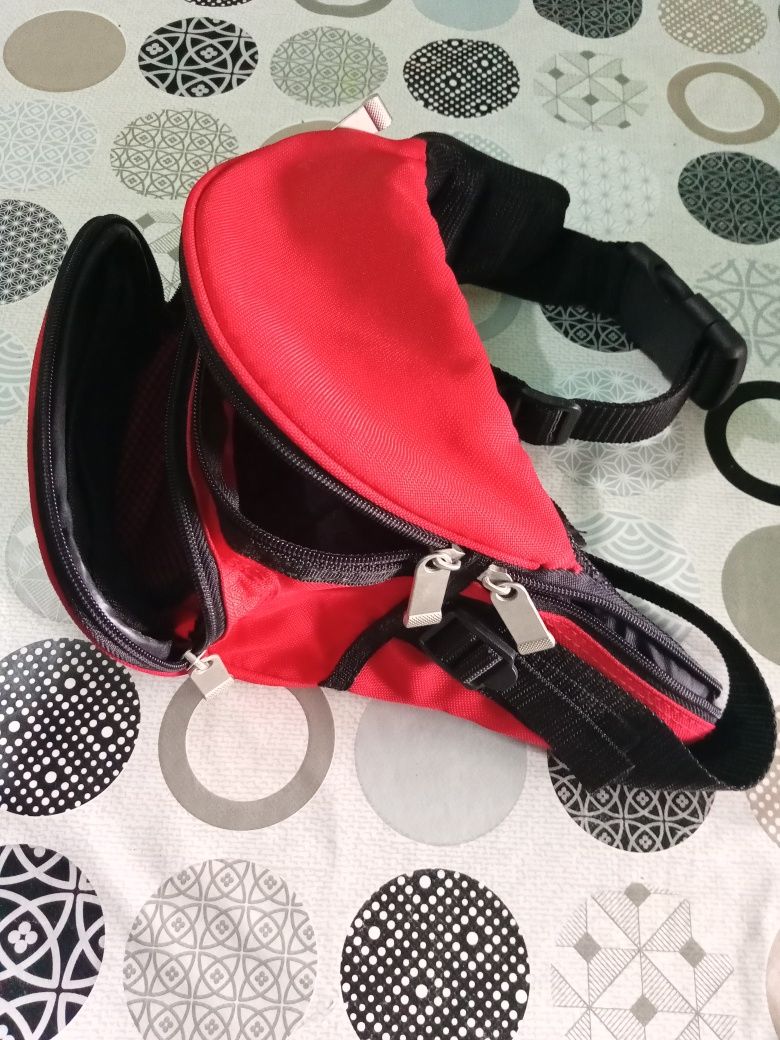 Bolsa de cintura vermelha