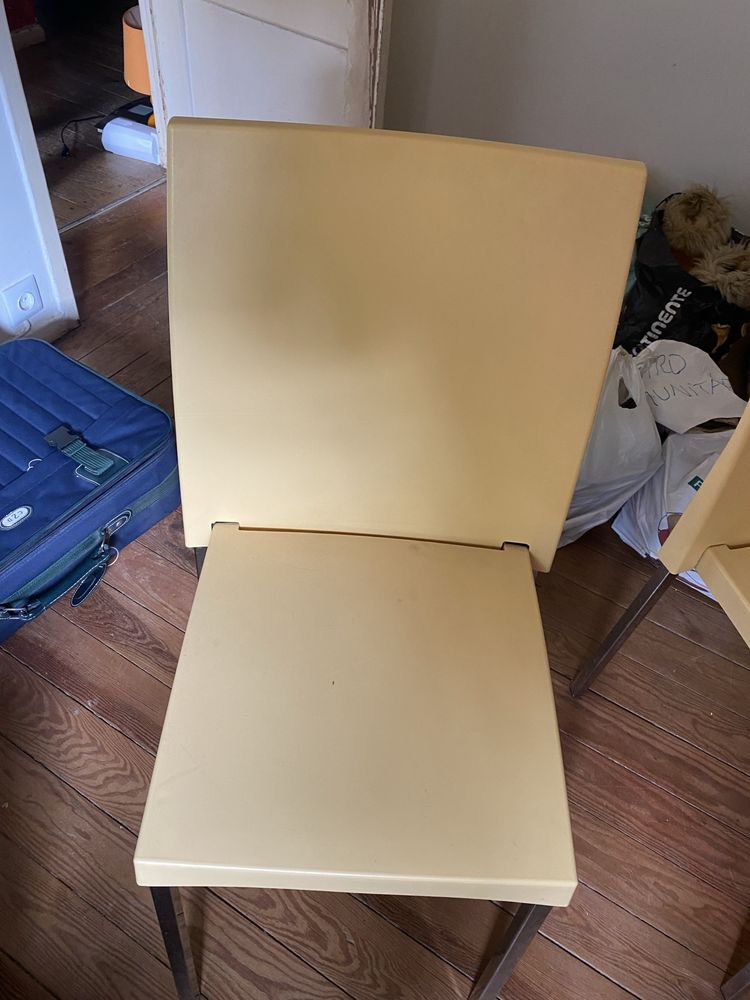 Cadeiras amarelas