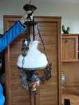 Antyczna lampa porcelanowo-mosiężna