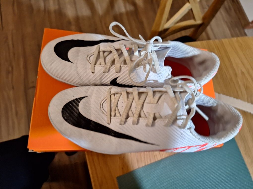 Buty halówki rozm. 38 NIKE