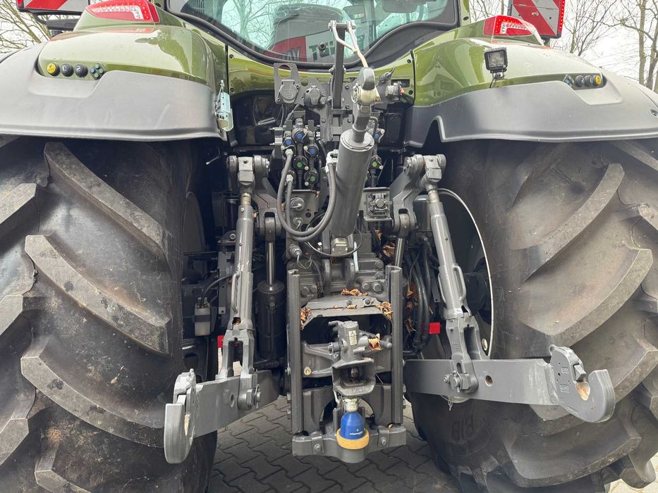 Ciągnik rolniczy Valtra Q305