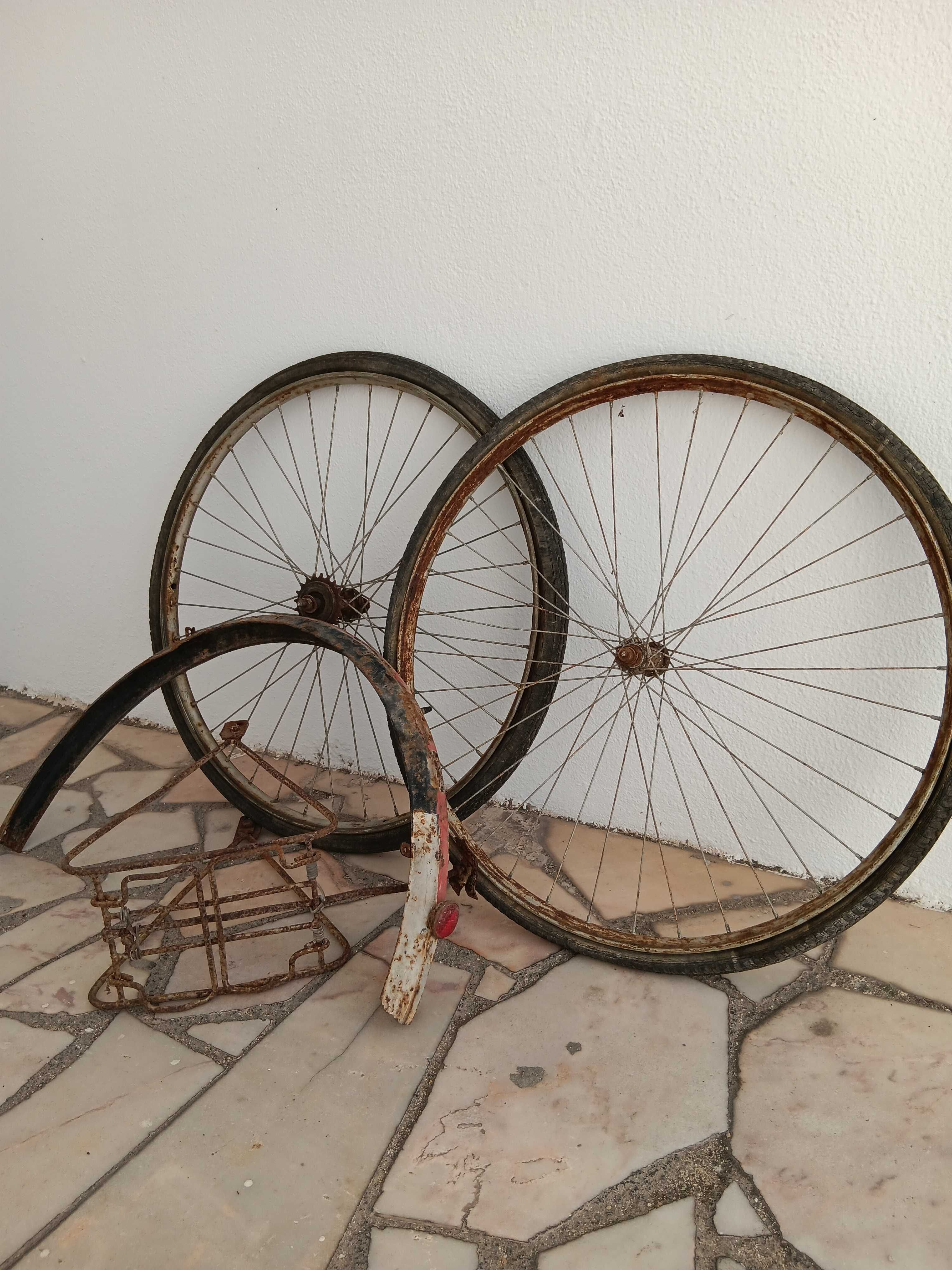 peças novas e usadas de bicicleta