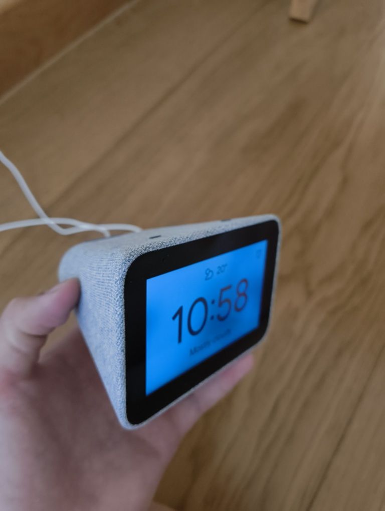 *COMO NOVO* Lenovo smart Clock na caixa com tudo