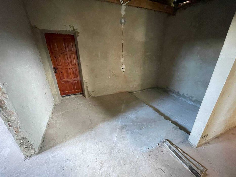 Продається 3-х кімнатна квартира з балконом у новобудові