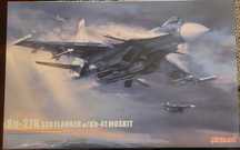 Minibase 1:48 SU-27K Sea Flanker com missil Moskit