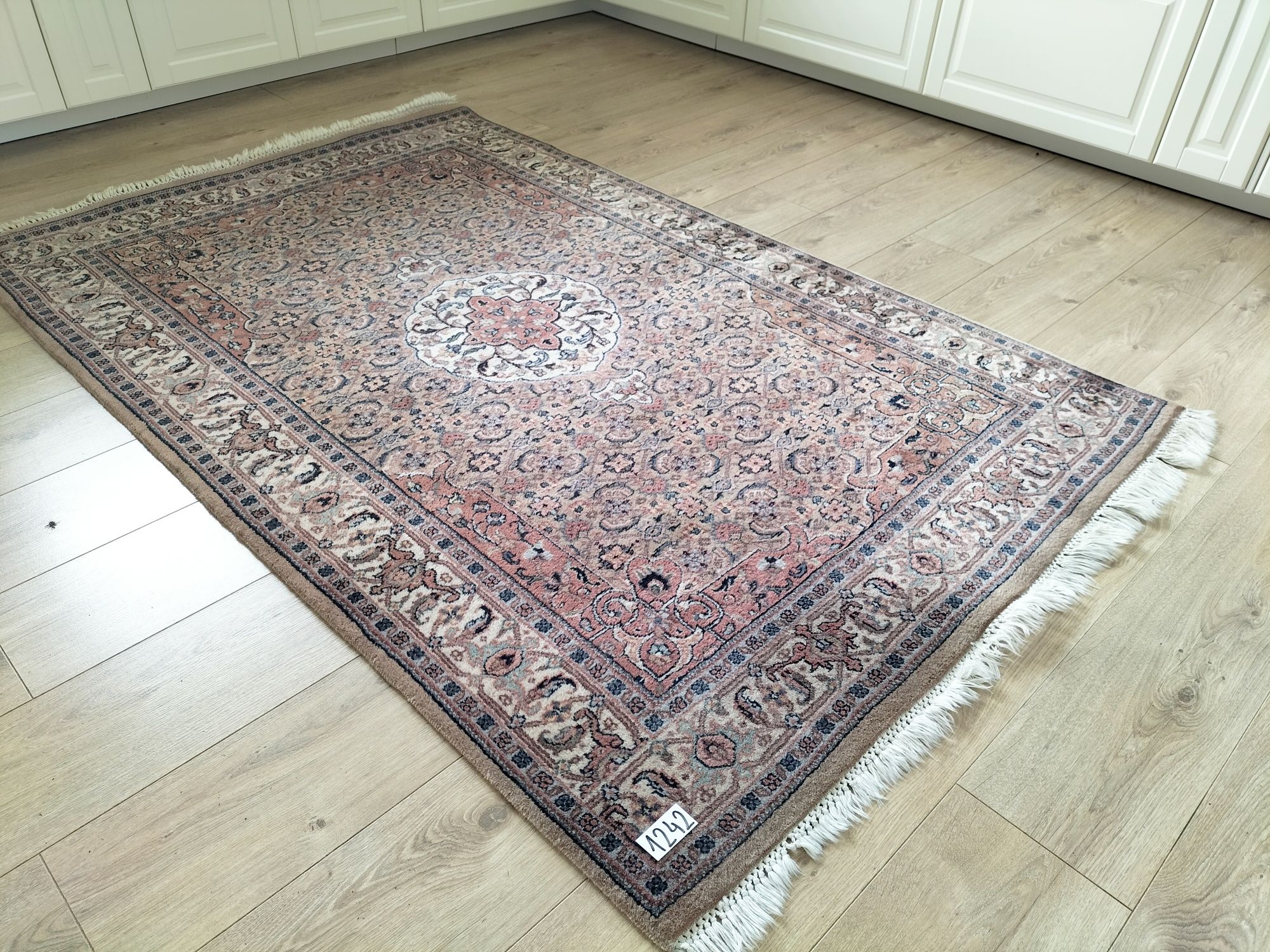 Przepiękny ręcznie tkany wełniany Indyjski dywan 120x190cm