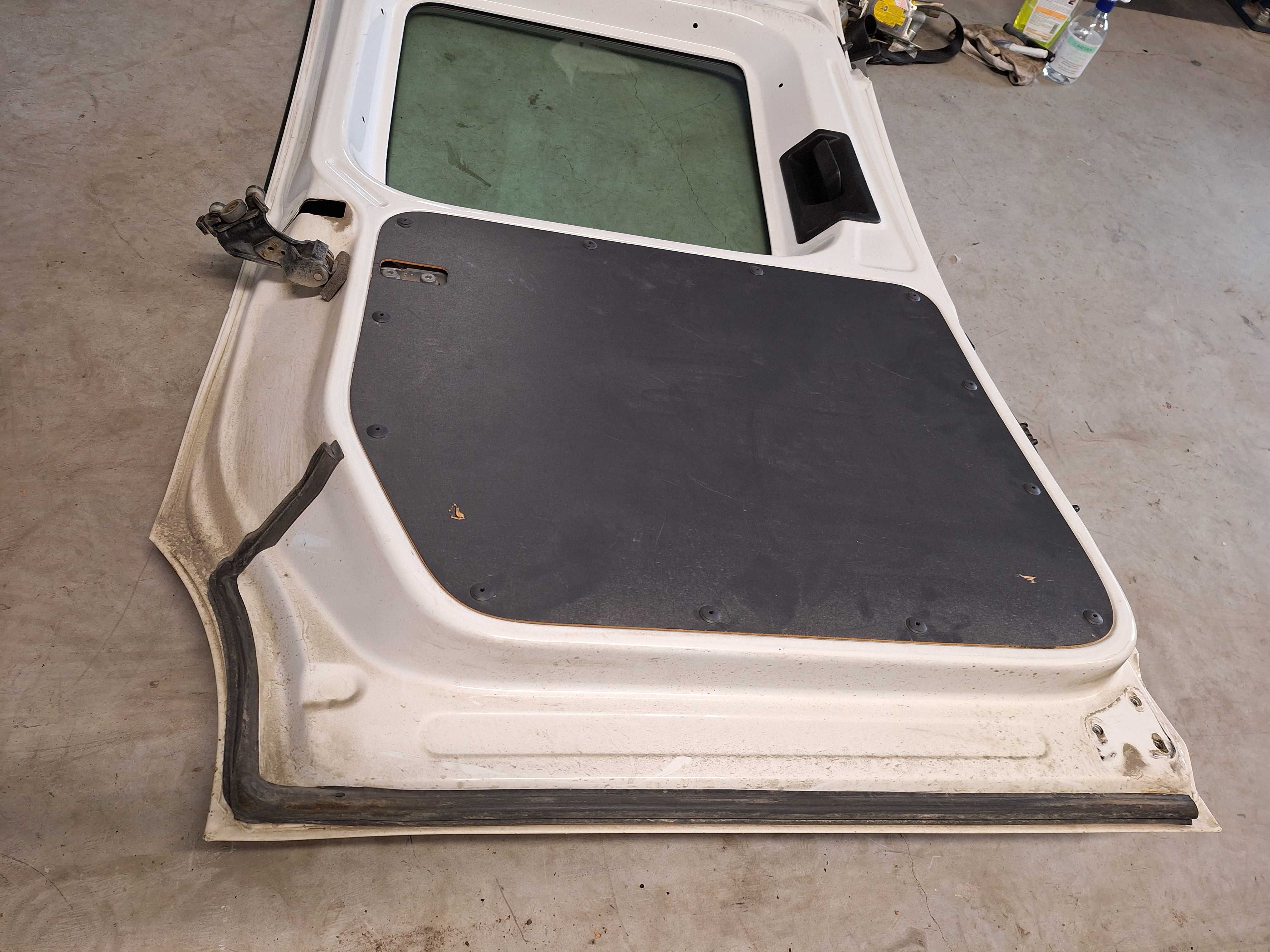 Drzwi przesuwne lewe vw caddy 04-15r