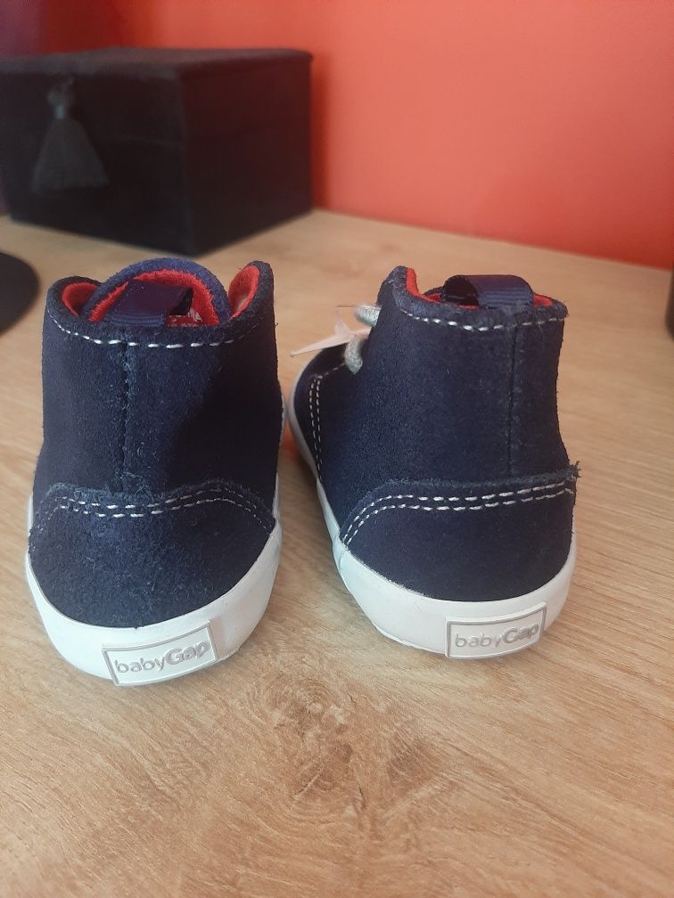 Buciki babyGap 3-6 mies.