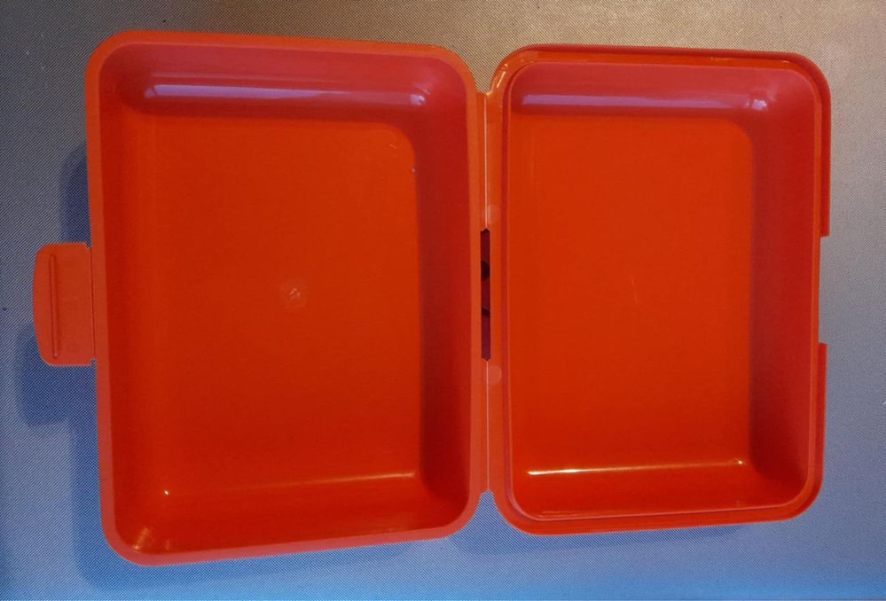 Śniadaniówka, pojemnik na kanapki + gratis mini ręcznik