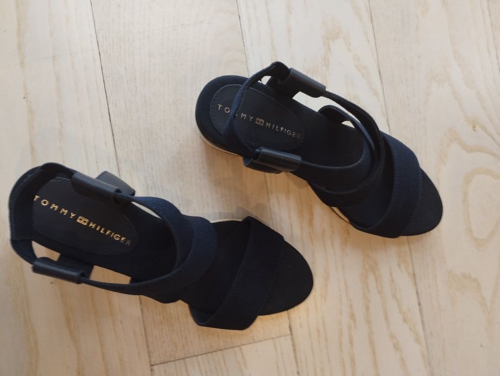 Sandały na koturnie Tommy Hilfiger