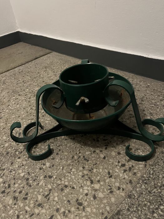 Solidny metalowy stojak / podstawka pod choinkę – ciężki, stabilny