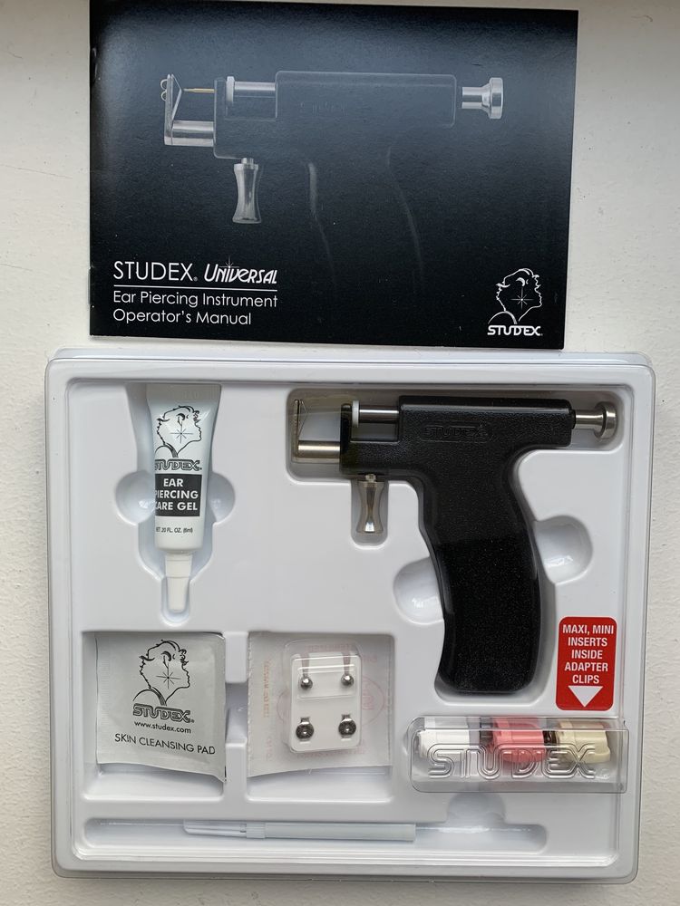 Пістолет для проколу вух фірми Studex